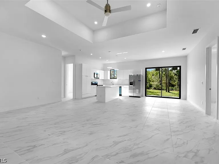 846 Cadis St E — Photo 5