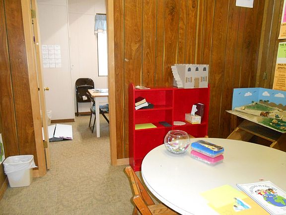 4th image of 212 E Benton Ave