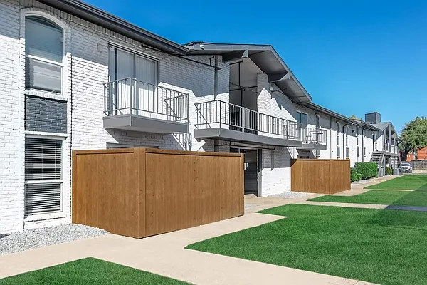 Sierra Heights Apartments — Photo 19