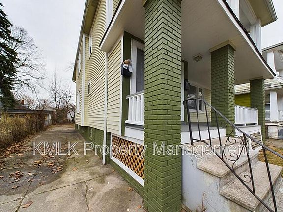 3rd image of 835 E 144th St