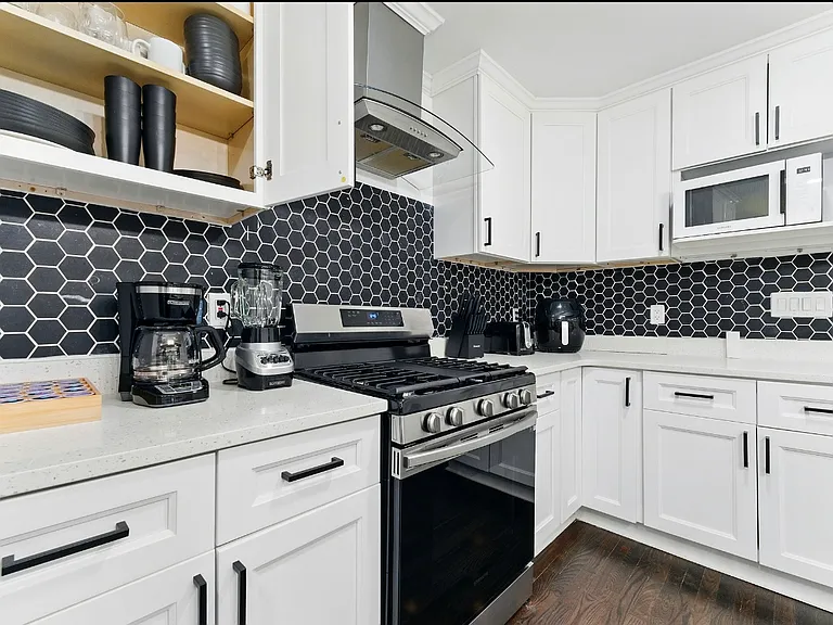 2820 Memorial Dr SE — Photo 28