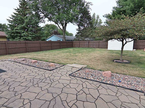 2nd image of 611 N Wuthering Hills Dr