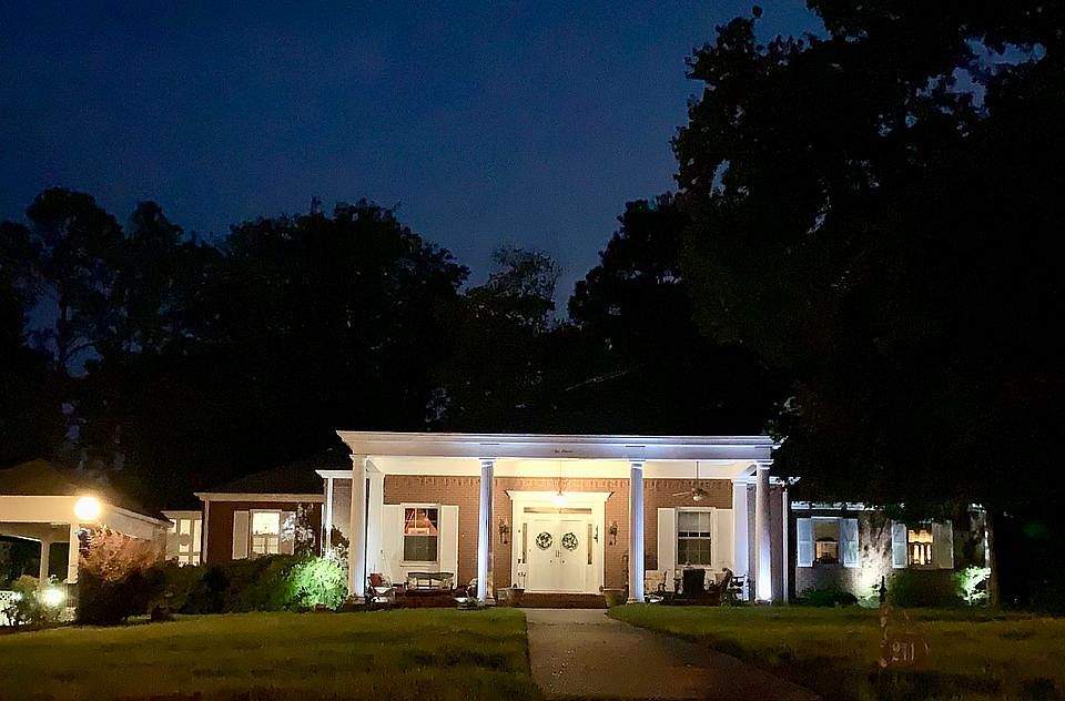 1st image of 211 W Sherrod Ave