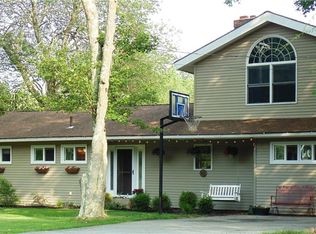 20 Shore Rd, Waterford, CT 06385