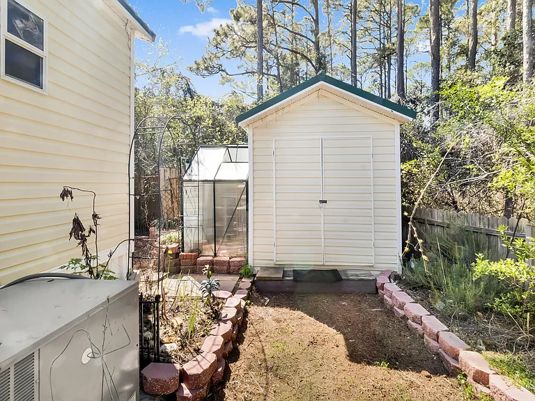 1449 Suncrest St — Photo 15