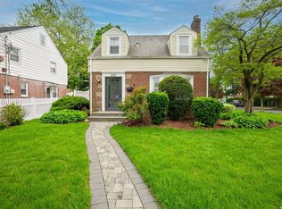 220 Cedar St, Hempstead, NY 11550