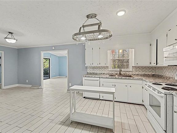 5th image of 405 Idlewild Dr