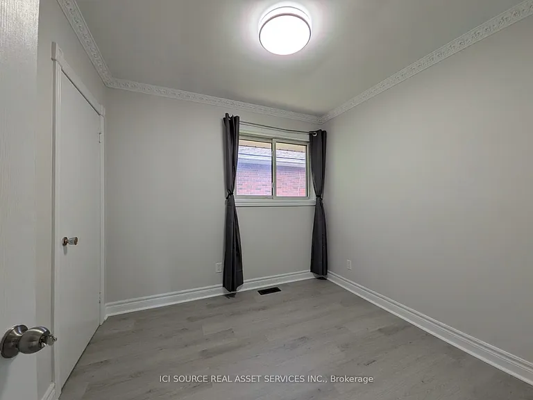 21 Parkdale Dr #A — Photo 15