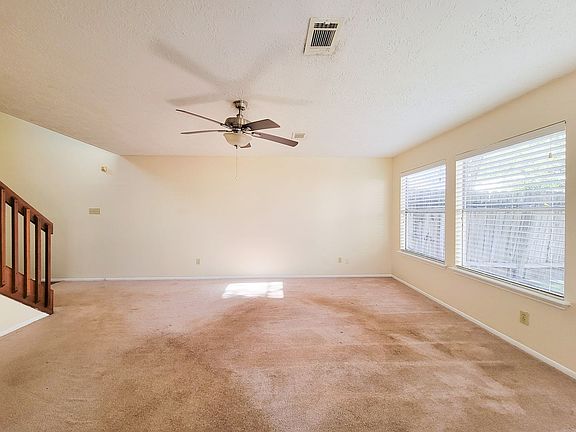 4th image of 15811 Saint Lawrence Cir
