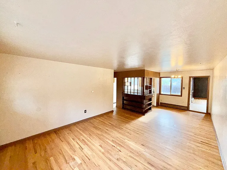 225 Elmwood Dr — Photo 2