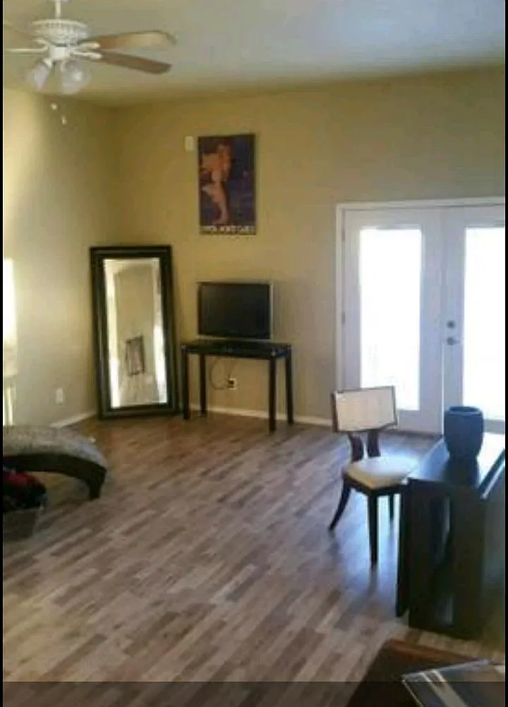 Studio, 500 sqft, $995 — Photo 2