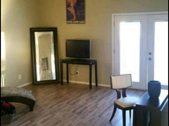 2nd image of 507 Queen Anne Ct #1