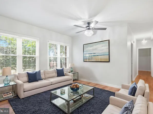 3727 Lyons Ln, Alexandria, VA 22302