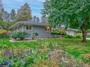 2444 Mamie Ave E, Maplewood, MN 55119