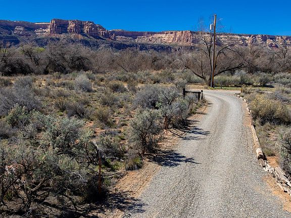 4th image of 2108 Desert Hills Rd