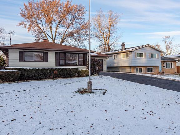 2nd image of 2734 Adelaide Ave