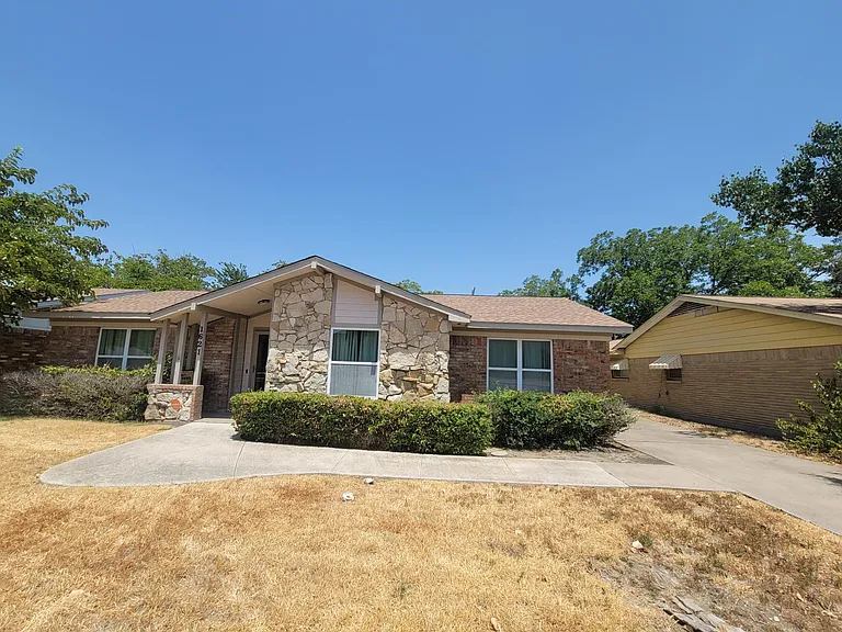 1621 Finley Rd — Photo 1