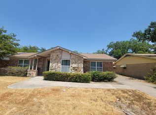 1621 Finley Rd, Irving, TX 75062