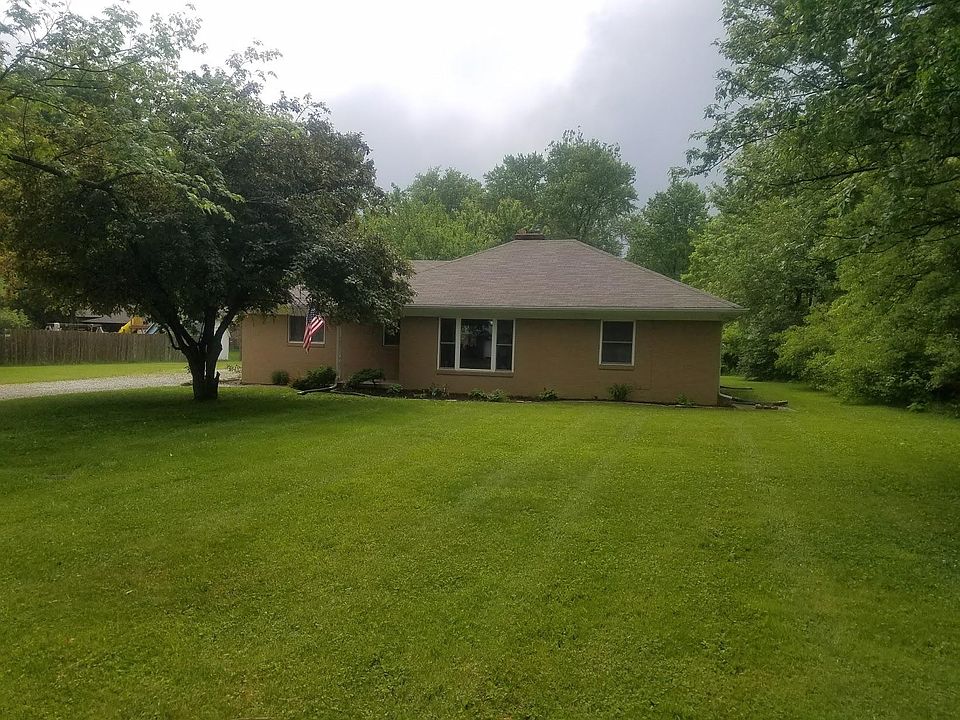 Large (nearly 1/2 acre) yard with trees