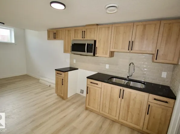8857 Carson Way SW, Edmonton, AB T6W 5G7