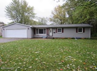 218 28th St N, Springfield, MI 49037