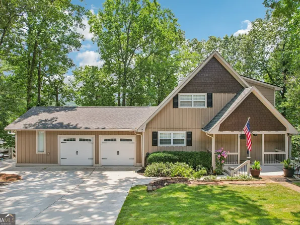 890 Lake Dr, Snellville, GA 30039