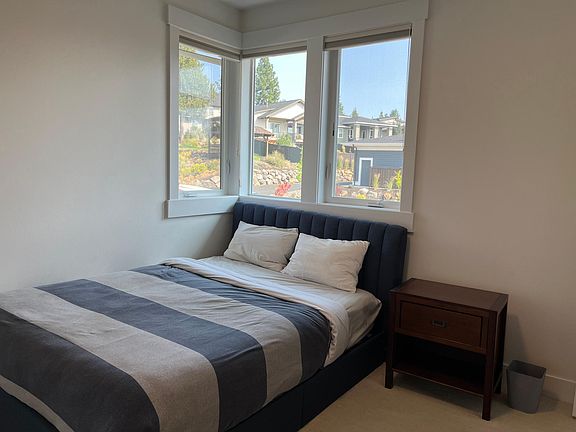 3rd bedroom with queen bed