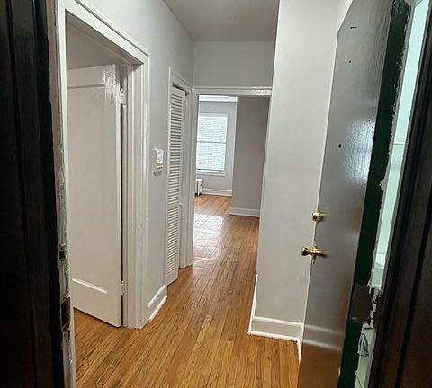 3rd image of 3152 W Wilson Ave APT 1S