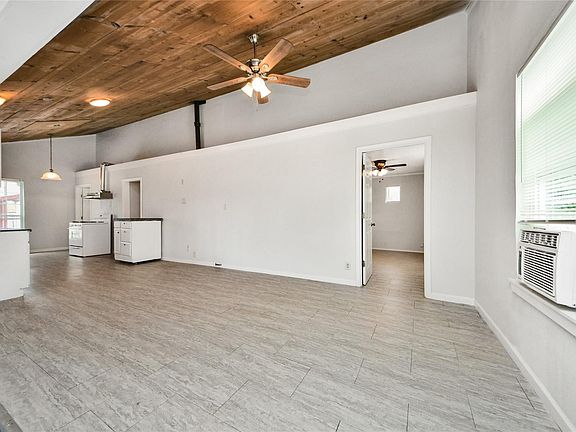 5th image of 814 Broadway St #A