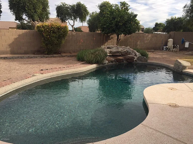 3907 S Soho Ln — Photo 2