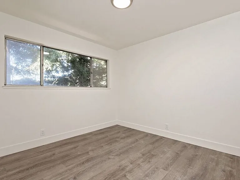 2221 Parker St — Photo 10