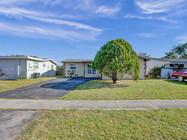8550 NW 27th Pl — Photo 37