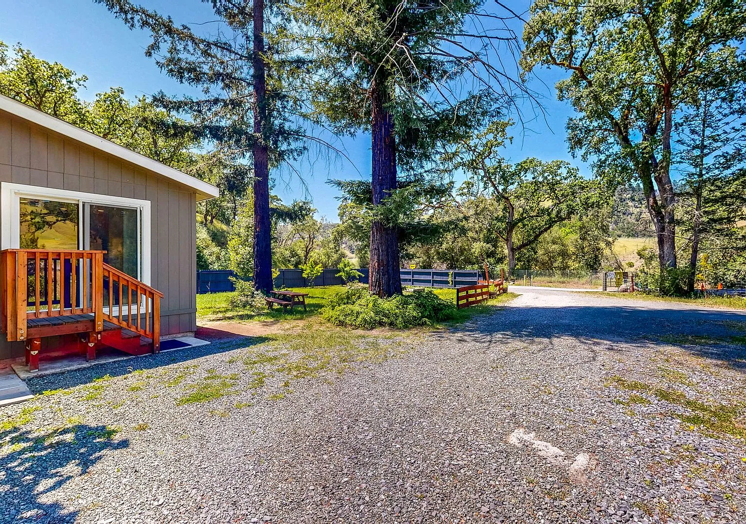 Charming Calistoga Retreat 1 Bed 2 Bath with Office and Large Outdoor Space — Photo 4