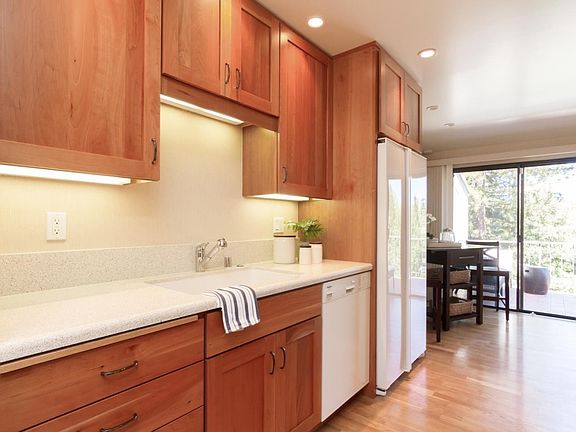 5th image of 186 Sand Hill Cir
