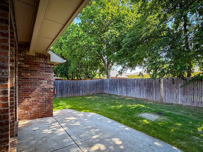 2151 Oakridge Dr — Photo 3