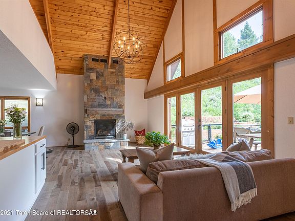 2nd image of 1070 E Deer Creek Dr