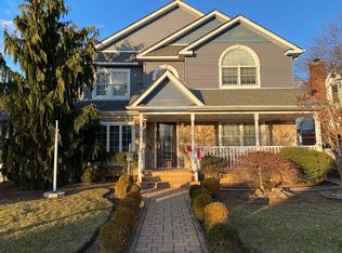 37 Comber St, Valley Stream, NY 11580