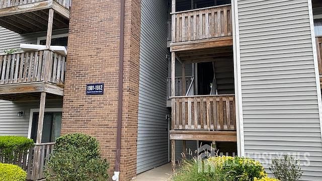 1905 Ravens Crest Dr