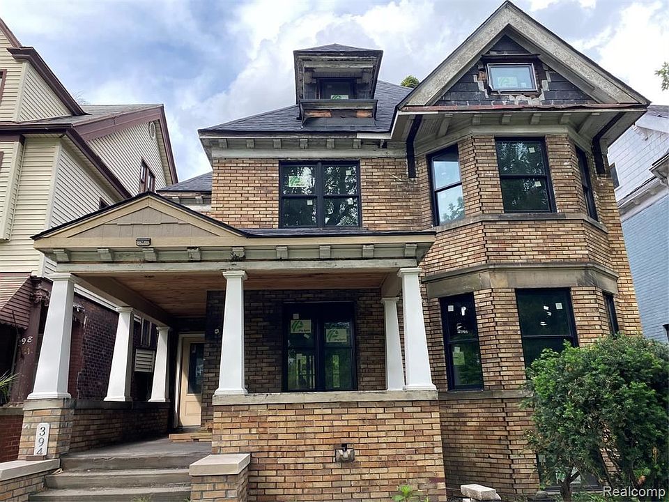 1st image of 394 E Grand Blvd