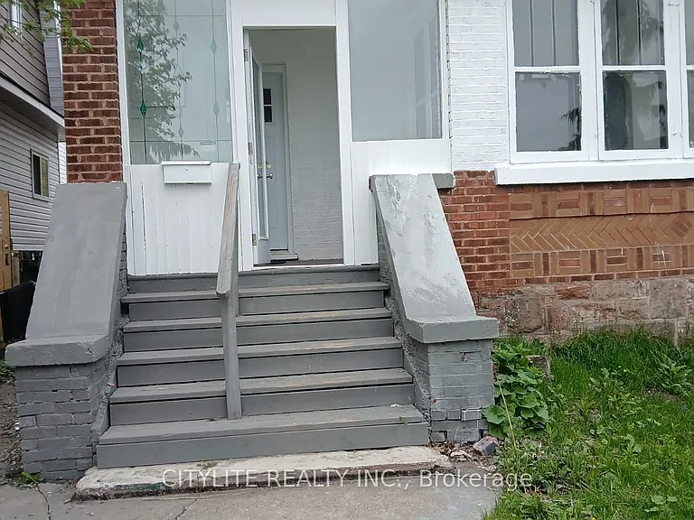 244 Albert St W — Photo 2