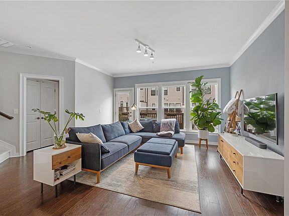 4th image of 2020 Holtz Ln