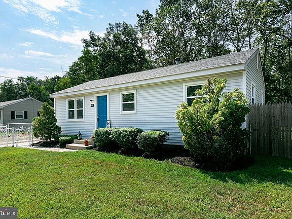 3rd image of 515 Berkley Dr