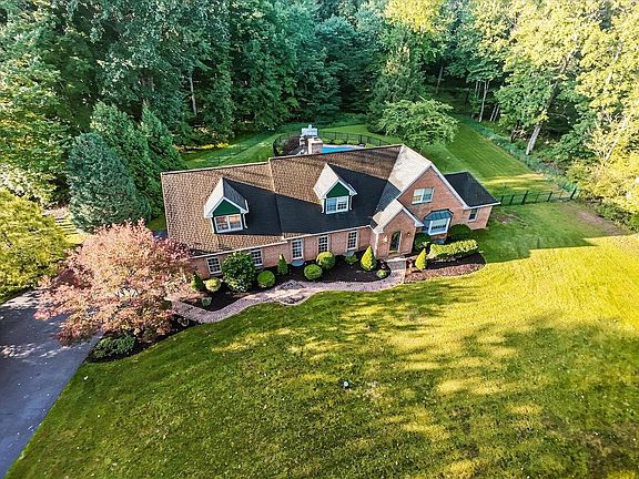 4th image of 8 Timber Brook Dr