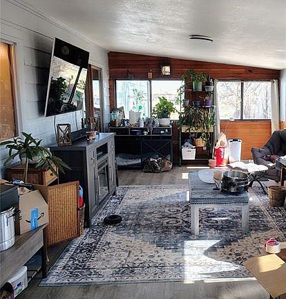 3rd image of 24405 Handle Rd