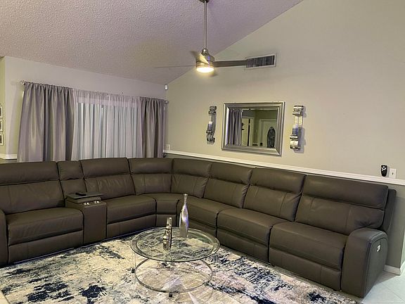 4th image of 1020 Summit Place Cir APT C