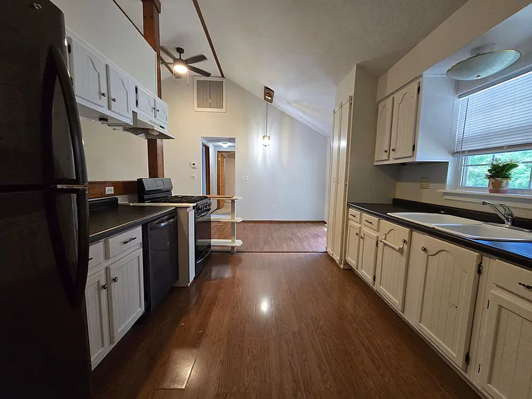 16 Wilshire Wood Dr — Photo 6