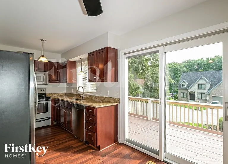 611 Lakewood Dr — Photo 8