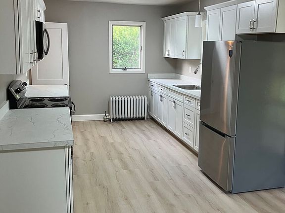 4th image of 114 Ferris Ave