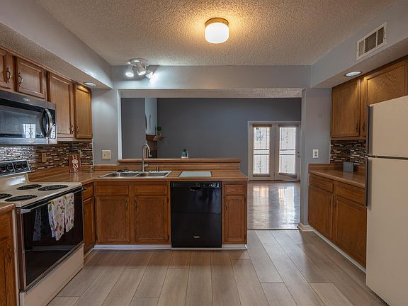 4th image of 3893 Glencoe Dr
