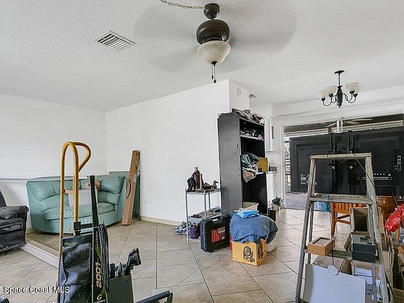 3rd image of 721 Alcazar Ave